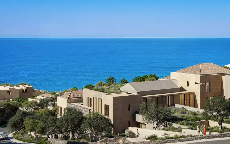 Steinarchitektur über dem Meer an der albanischen Riviera